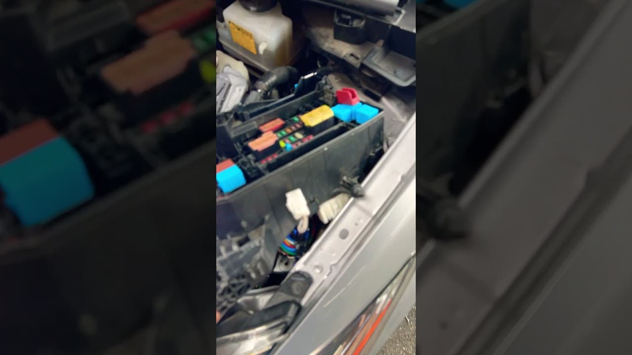 2015 Toyota Prius main fuse blown after installing battery terminals wrong