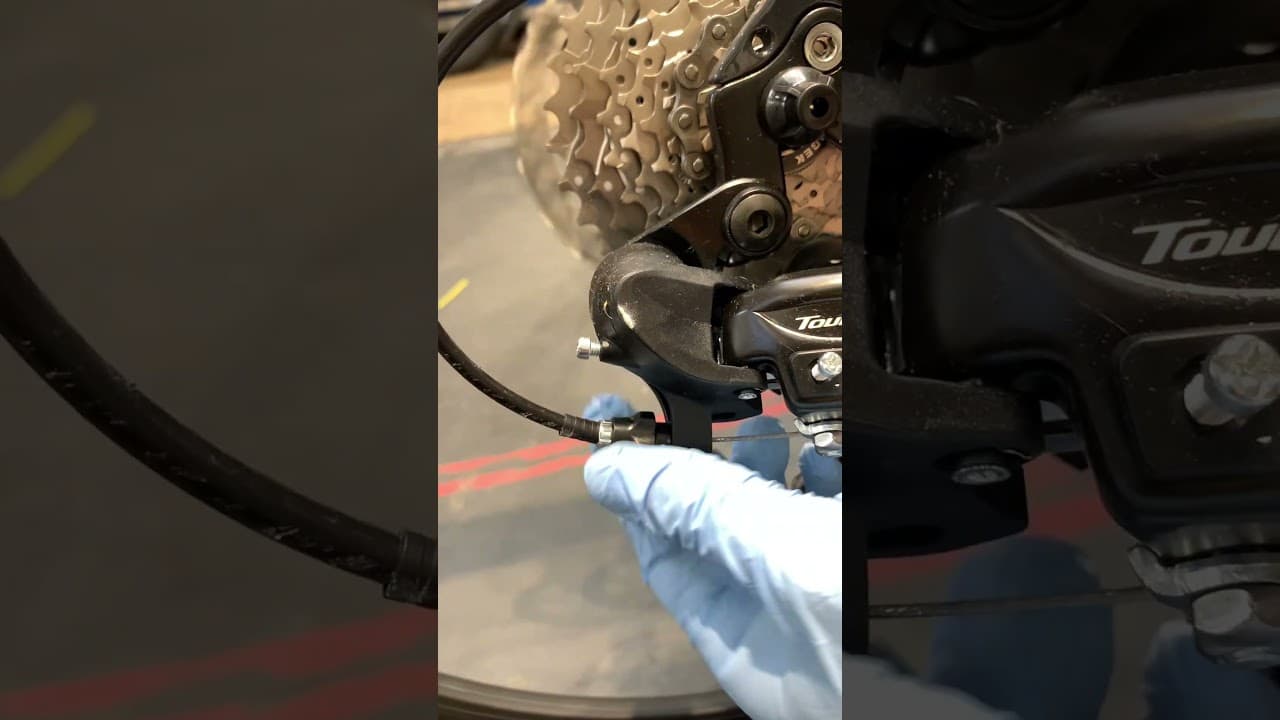 Stuck gear? Won't shift down! #cycling #cyclingtips #tipsandtricks #Biketips #cycle #cycletips