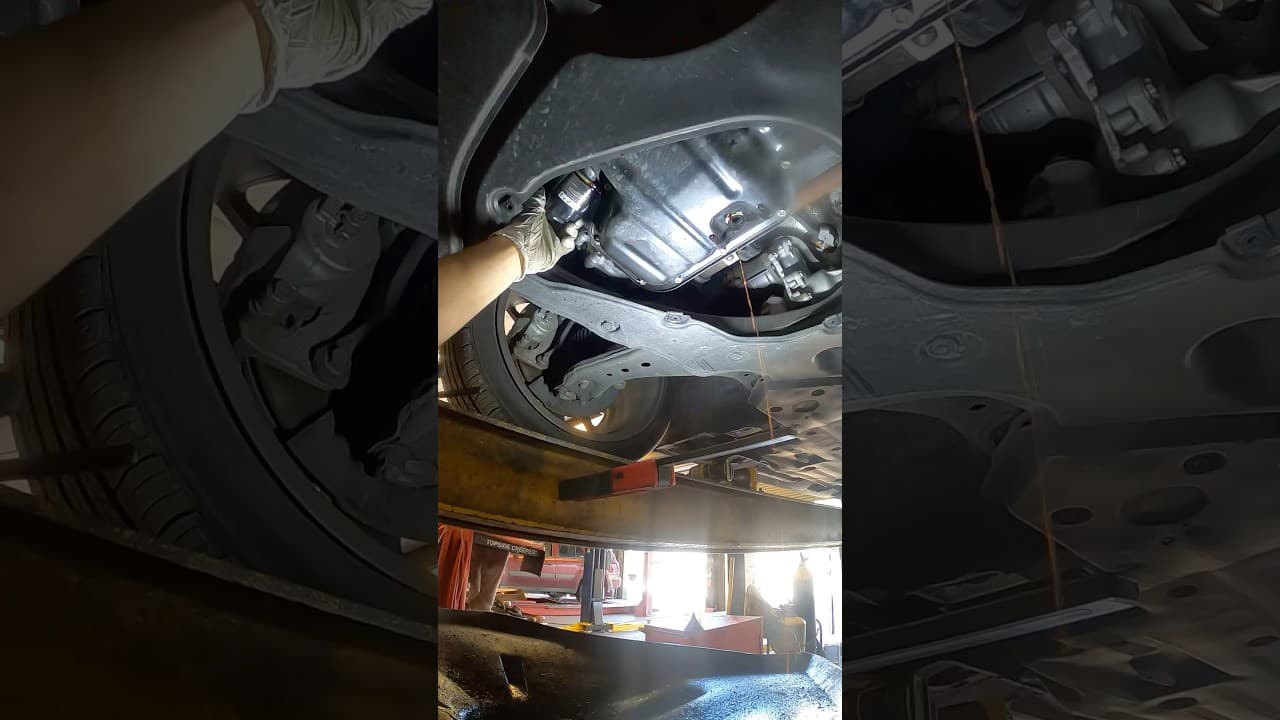Oil change on a 2023 Toyota Camry🚙#mechanic #tech #fyp #cars #pov #oilchange #camry #Toyota