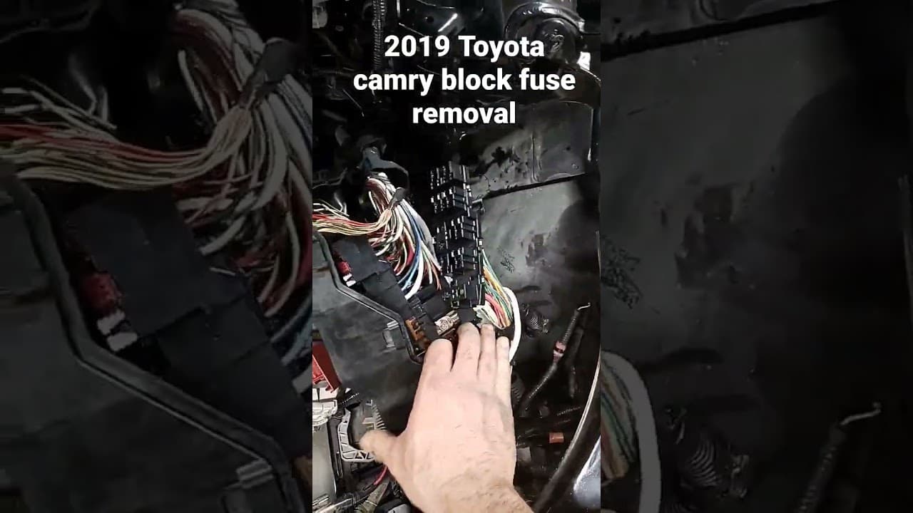 2019 Toyota camry block fuse removal