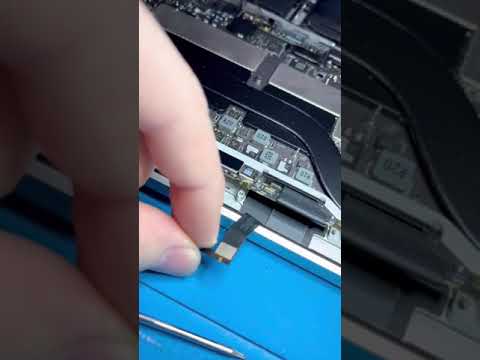 MacBook A1707 Display Cuts Out “Flex Gate” Full Repair