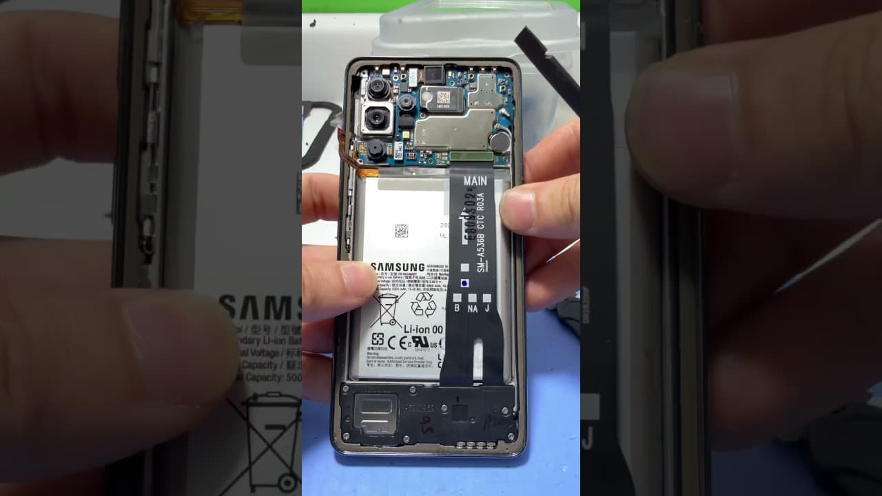 Just take your battery out…easy fix to Samsung phone not turning on  #tech #repair #samsung
