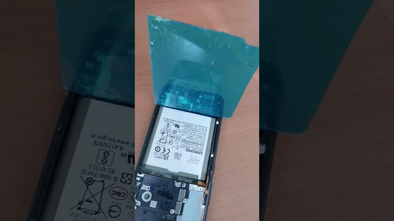 Simple method to remove a Battery on Samsung S22 and others #s22 #battery #replacement #samsung