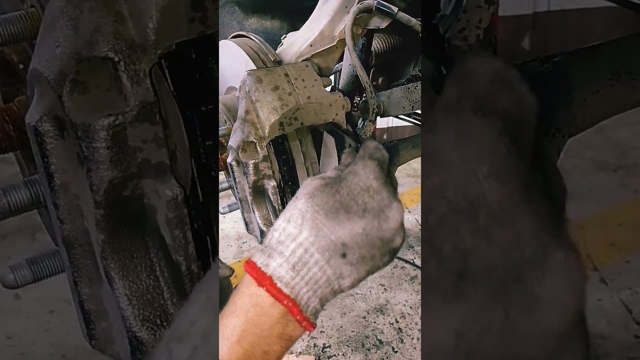 Chevrolet Tahoe front Wheel brake pads replacement
