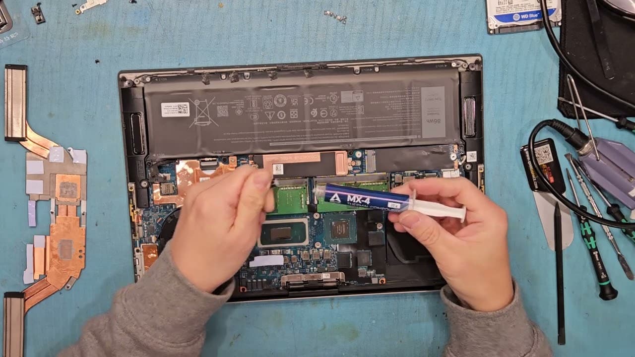DELL XPS 9510 Battery Replacement / Thermal Paste Replacement.
