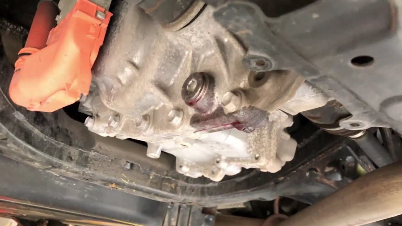 2019 RAV4 Hybrid Rear Diff Fluid Check & Fluid Film Undercarriage Protection | DIY Maintenance