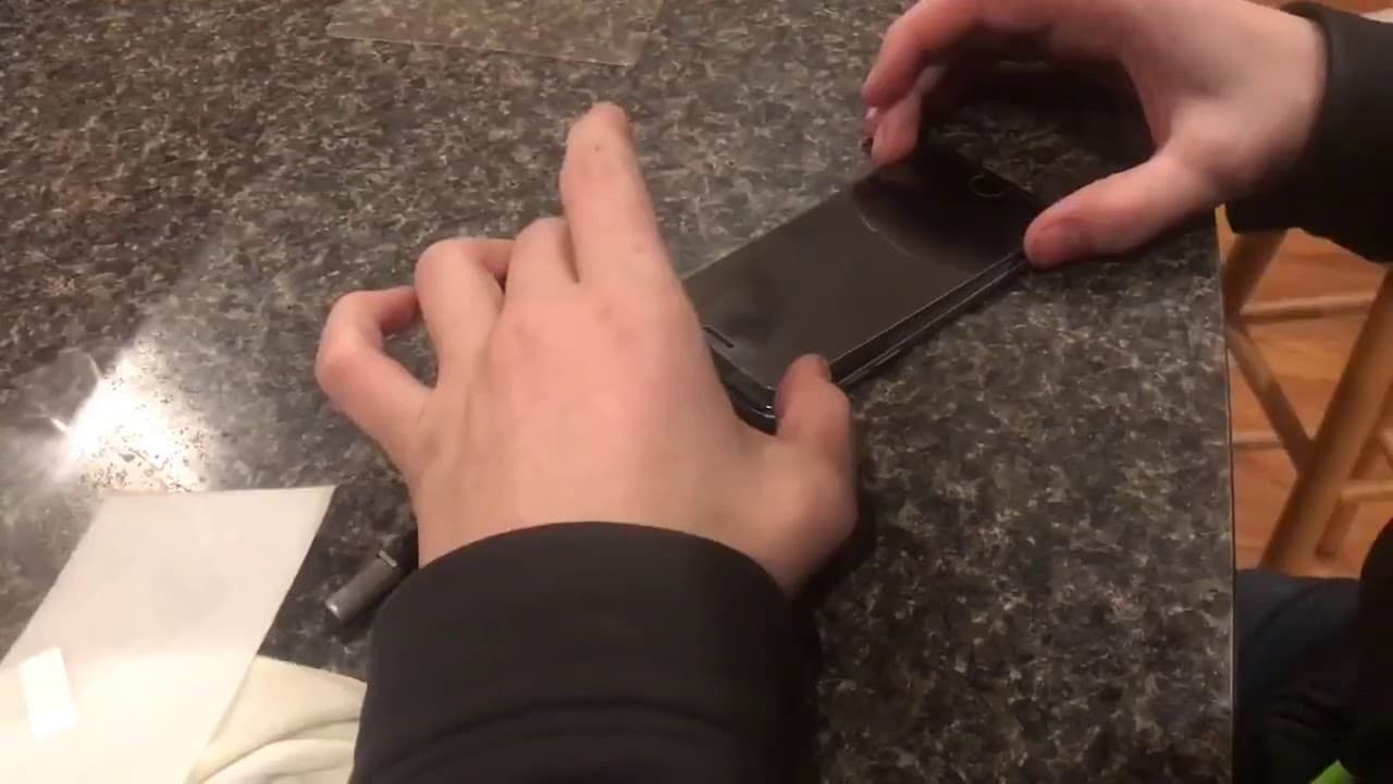 How to replace your screen protector on an iPhone