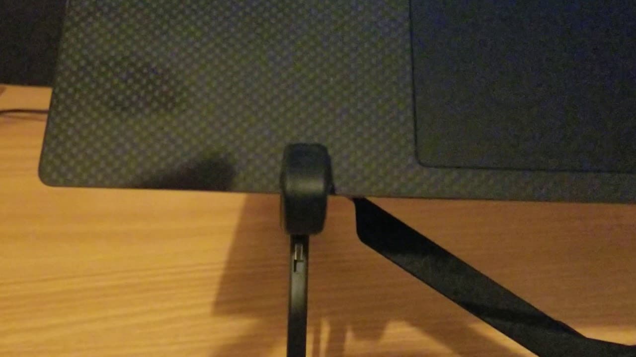 DELL XPS 15 9500 - Very high pitched fan noise when lifted from the table