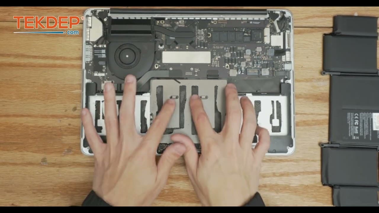 13 MacBook Pro 2015 - Battery Replacement Guide! Model A1502
