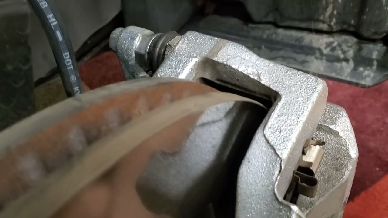 2019 2020 2021 2022 20203 Toyota RAV4 SUV Checking Rotor & Pad Wear At 30K Miles