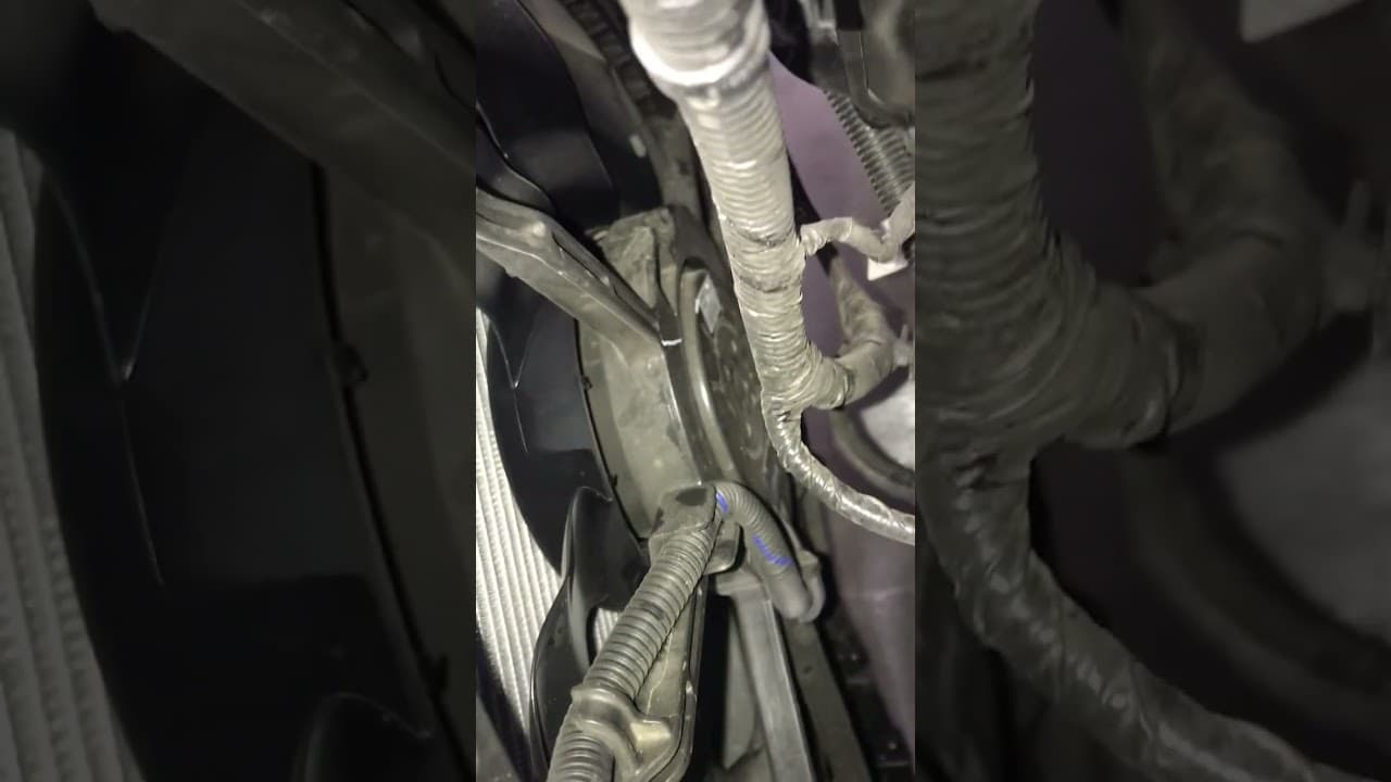 Radiator fan not working problem solve in 5 second (emergency) #automobile #engine #fans #radiator