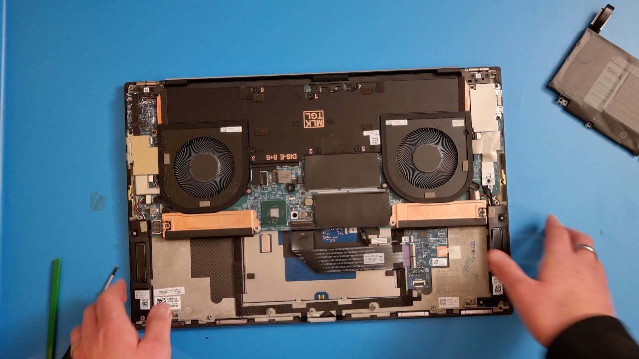 How to replace a battery in a Dell XPS 9700