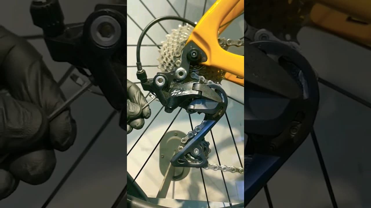 How to adjust the rear derailleur for your bike with the cassette & chain #repair #expert #shorts