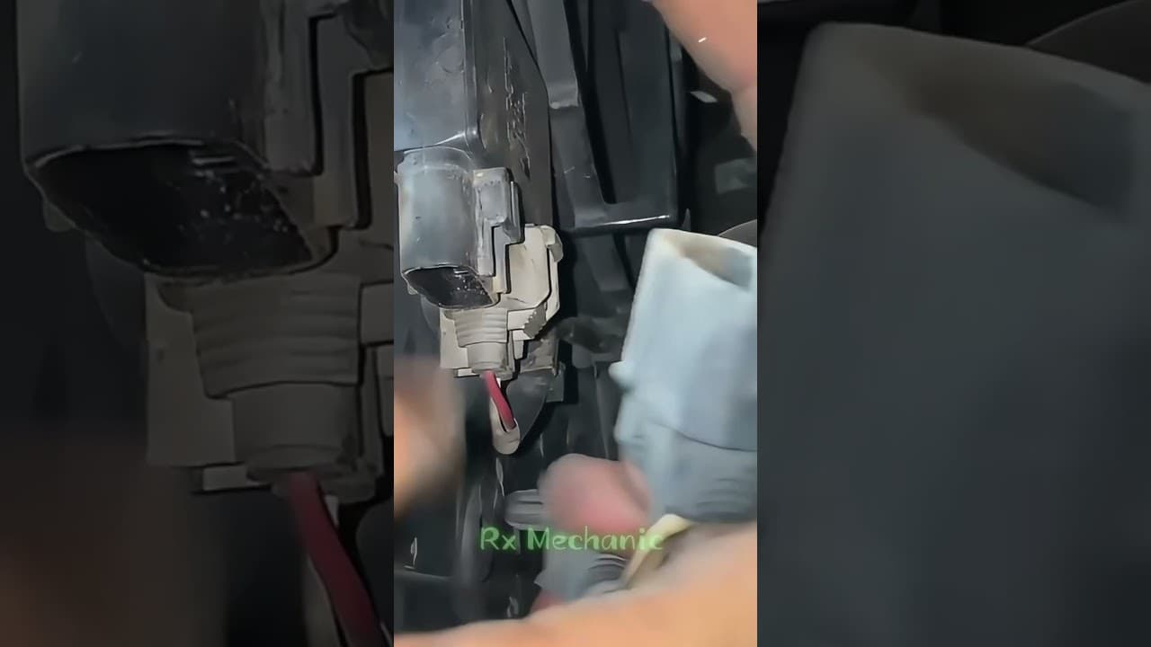 Radiator fan connector