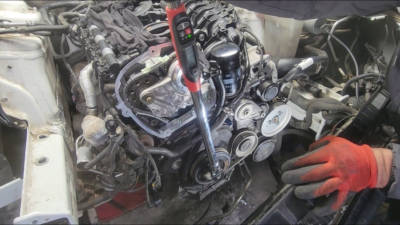 Belt Trick CRANK Pulley Holder! How to Torque Crank Bolt  #fyp #mechanic