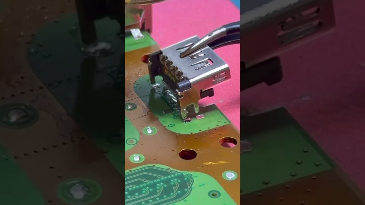 PS5 HDMI port hot swapping. See what happens when you repair and test it live on the motherboard.