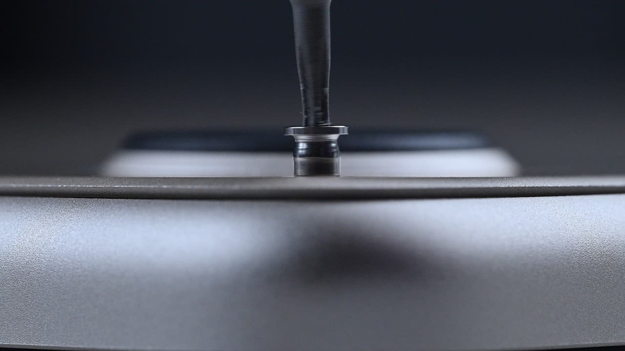 [ASMR] How to revive flat dead battery on brand new MacBook Air M2? Replace battery or…?