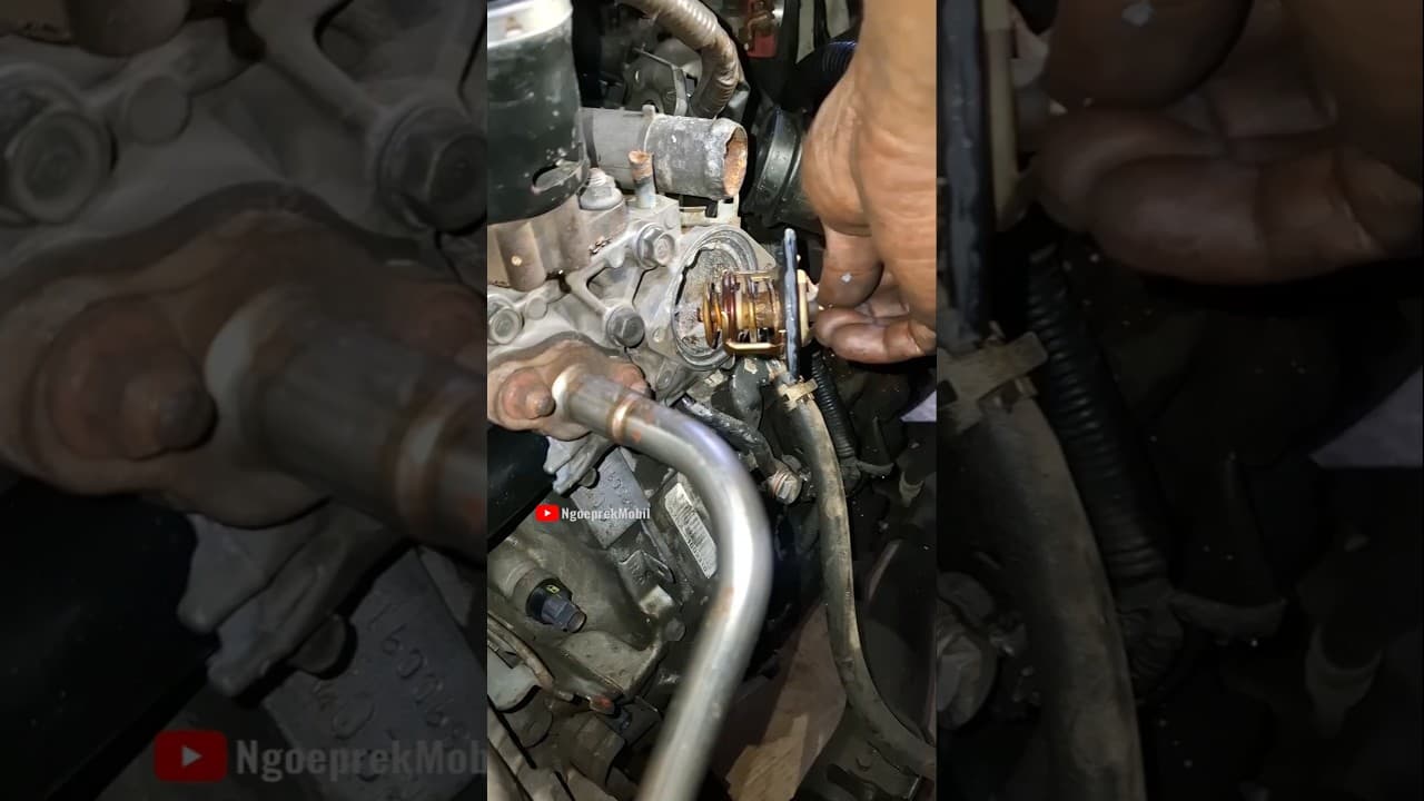 Honda CR-V Engine Thermostat Installation #automobile #mechanic #carmaintenance