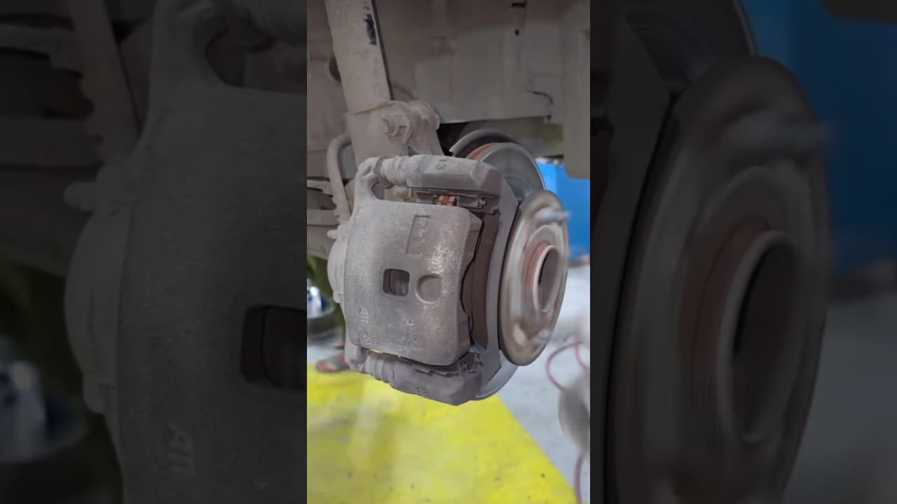 Toyota RAV4 front brake pads replacement guide #automotive #mechanic #usa
