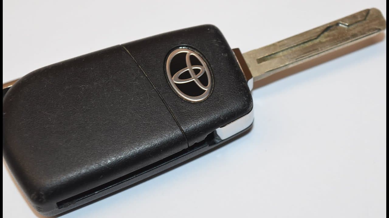 2018-2021 Toyota Camry Key Fob Battery Replacement - EASY DIY