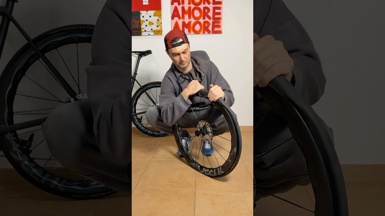 How to Effortlessly Mount a Tire?  #bicicleta #bicidastrada #roadbike #lightbicycle #bikemechanic