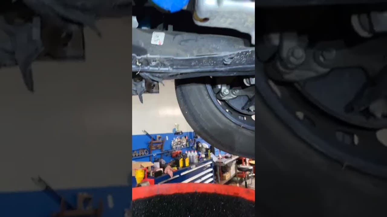 2017 Honda Civic Engine Oil and Filter Drain 🔧😬👌 #shorts #honda #civic #oilchange #gas #tevideos