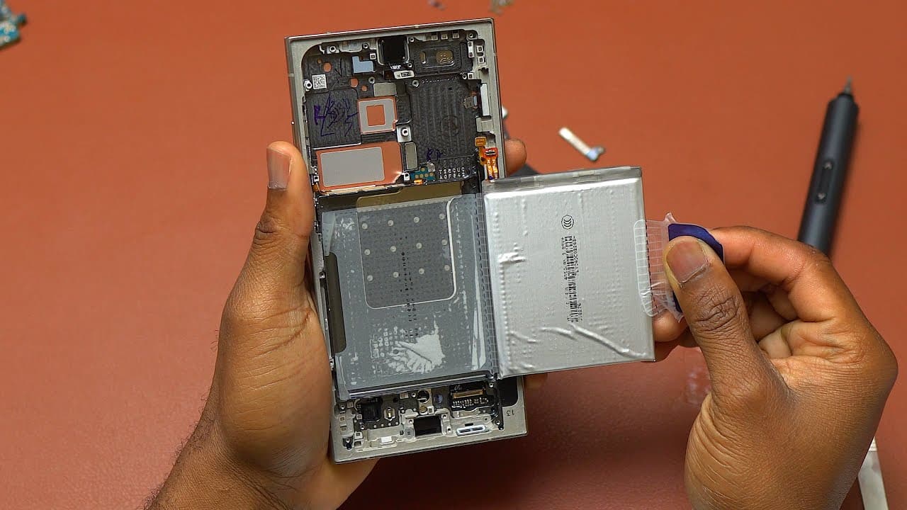Galaxy S24 Ultra Removing The Battery Easy