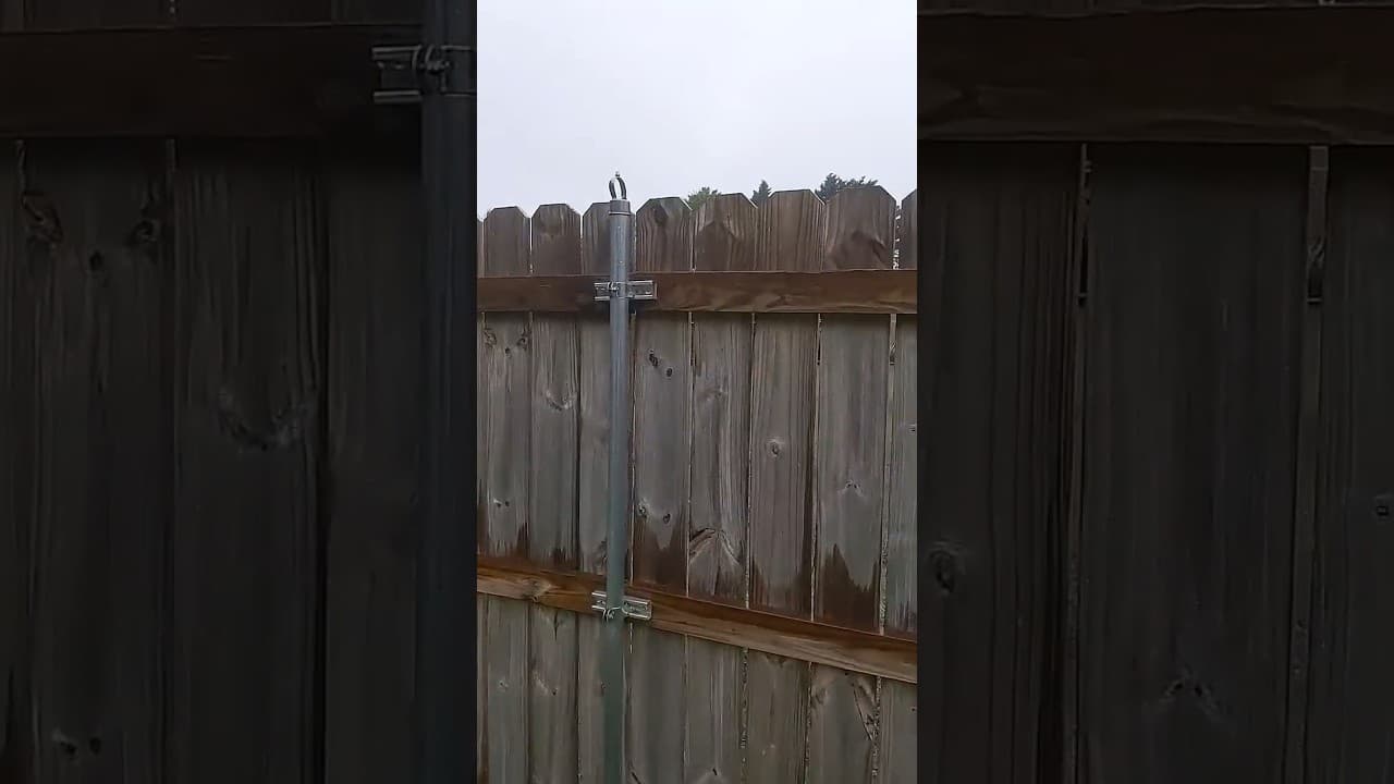 metal post - wood fence #diy #woodworking #fence #wood #fencing #Unistrut #kindorf